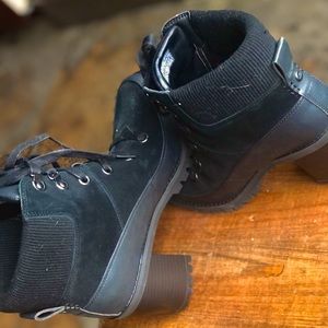 UGG Australia Women’s Redwood Lace Up WATERPROOF heel Bootie